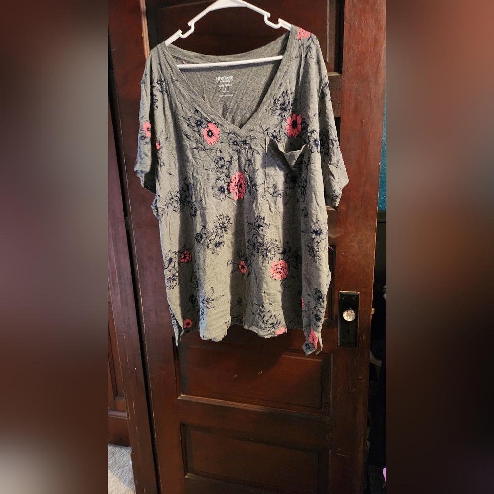 Torrid Women's Floral V-Neck Top - Gray and Pink